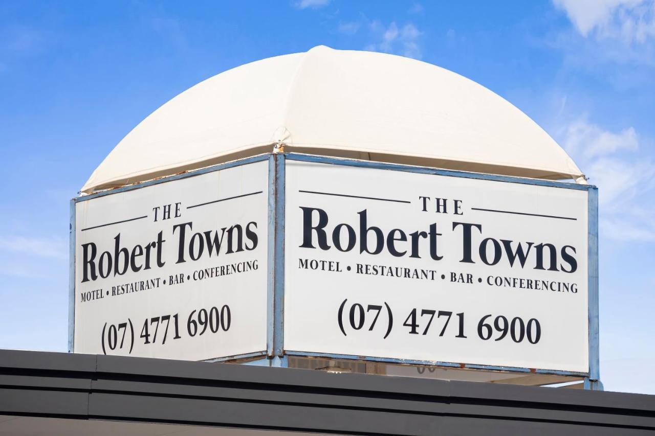 The Robert Towns Hotel Townsville Buitenkant foto
